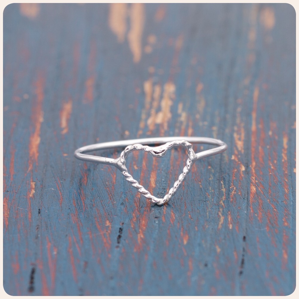  Silver Twisted Heart Outline Ring