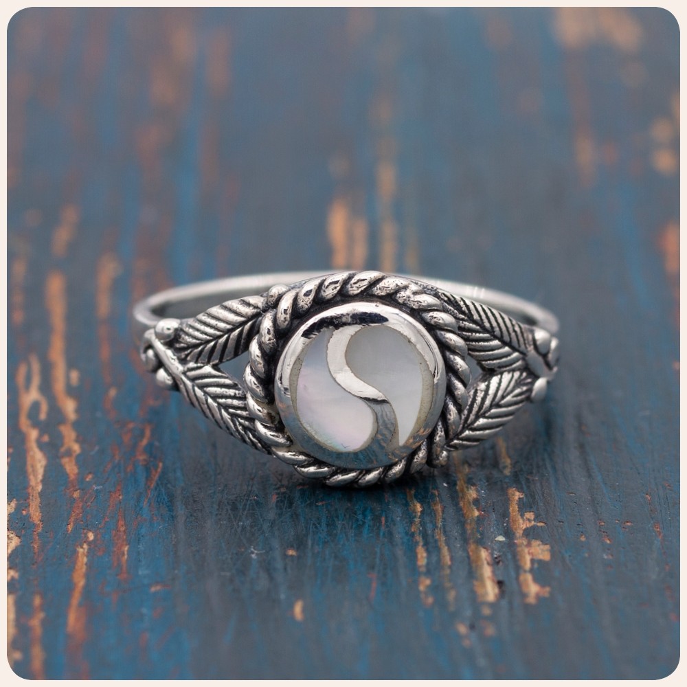 Mother of Pearl Silver Ring 